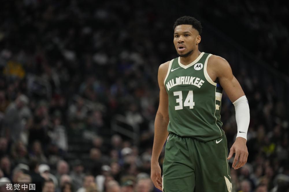 劳埃德以稳 劳埃德以稳